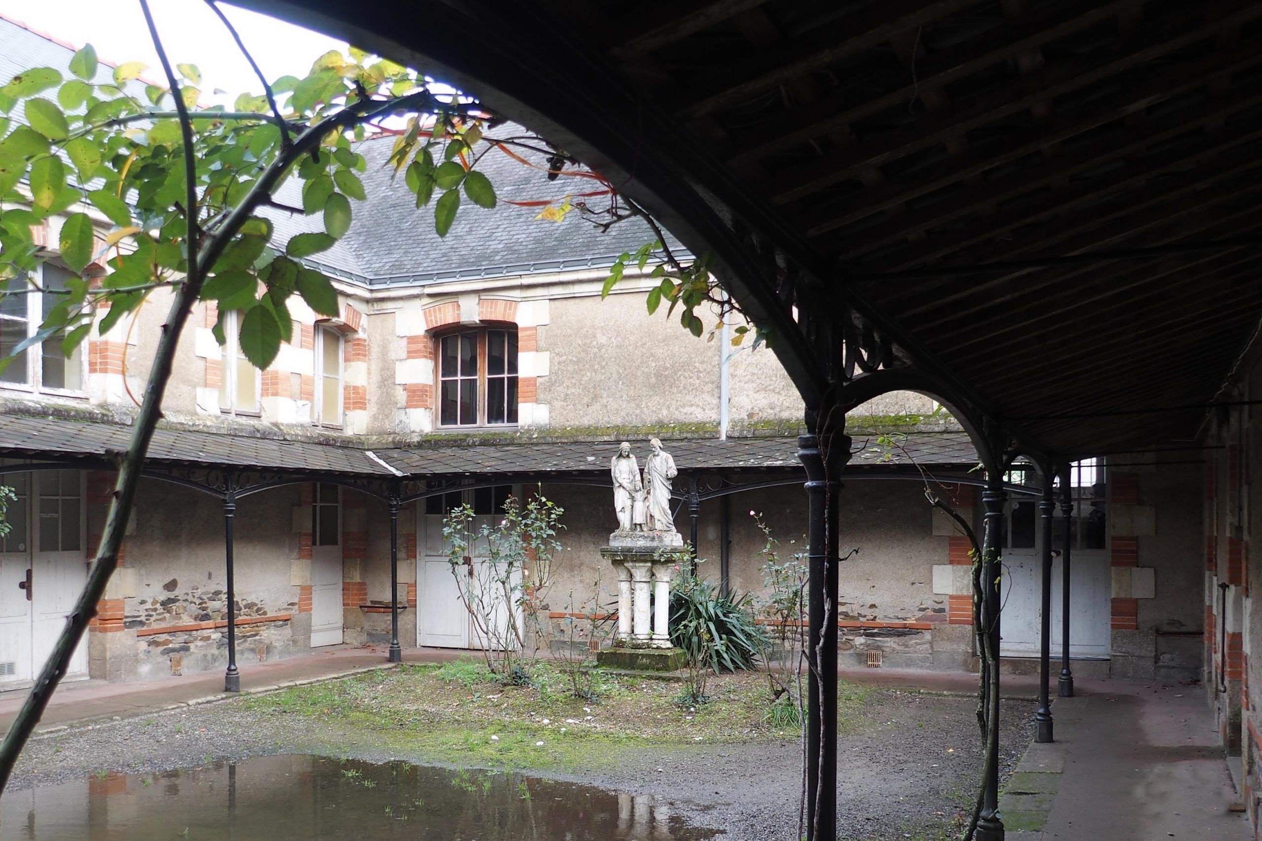 You are currently viewing Le P&rsquo;tit théâtre de Notre-Dame, côté cour