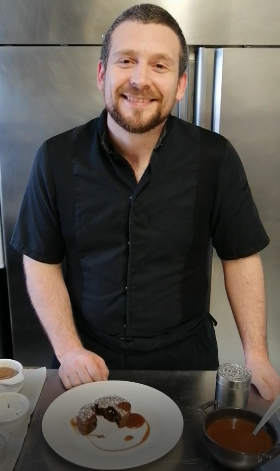 You are currently viewing Le mi-cuit au chocolat (sauce caramel beurre salé) de Michel