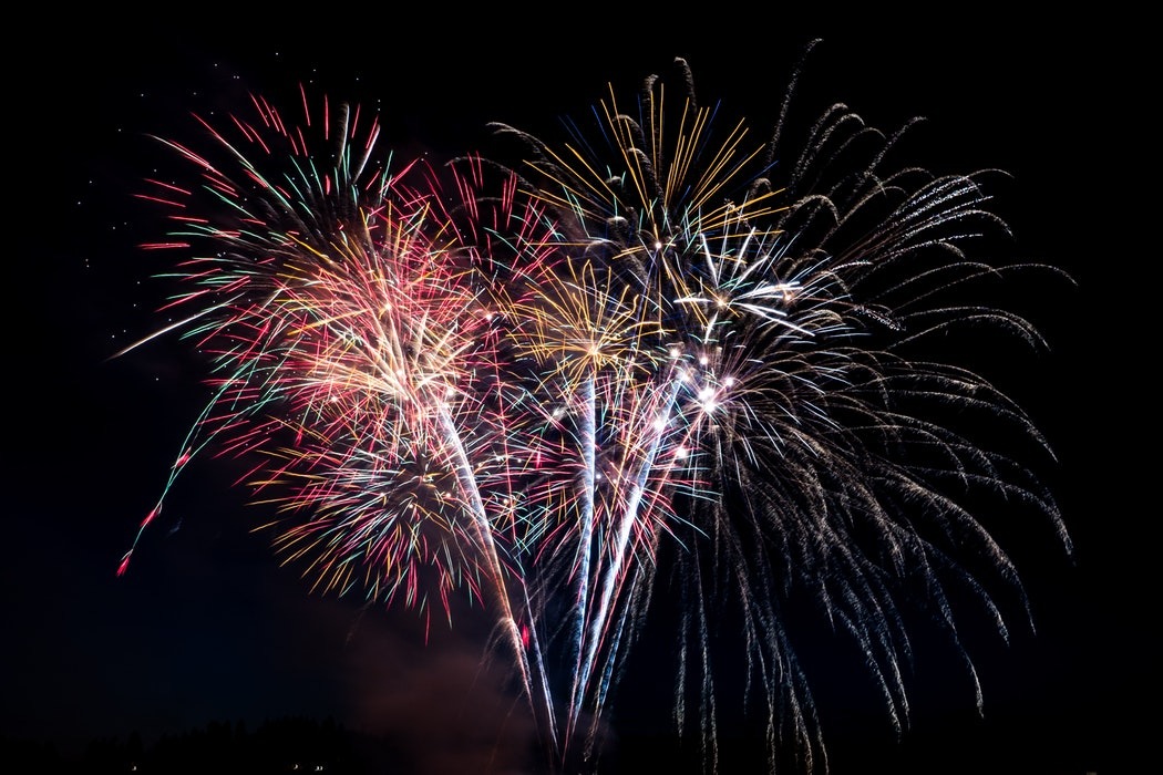 Feu d'artifice et feu de la Saint-Jean